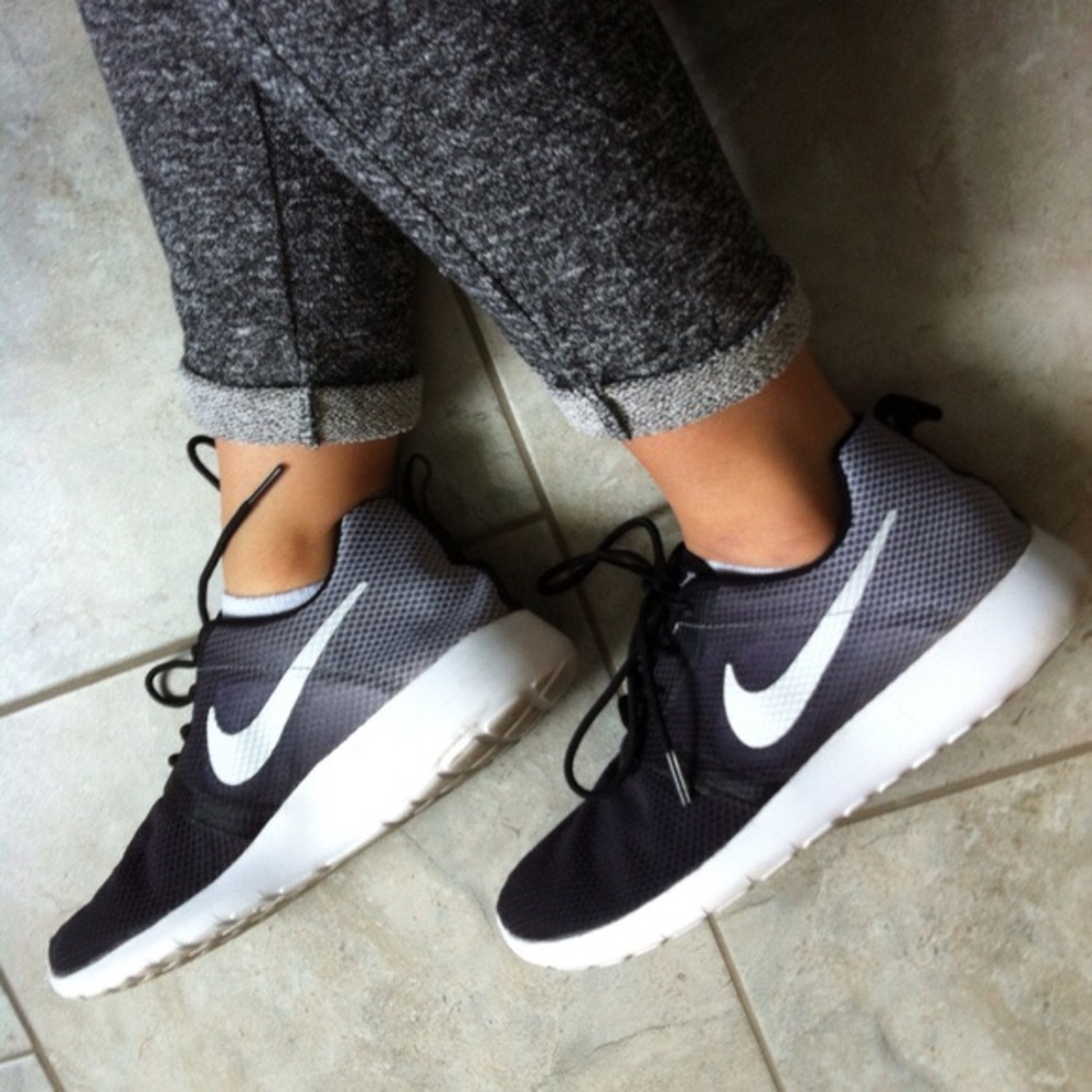 Nike roshes size 7.5